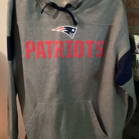 NEW ENGLAND PATRIOTS SWEATSHIRT. - Picture 2 of 3